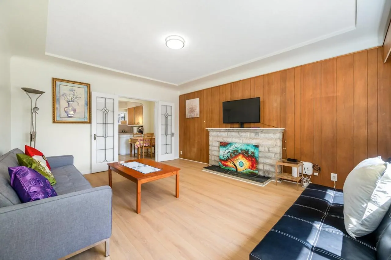 Cozy & Stylish 2Br Suite In East Vancouver Canada
