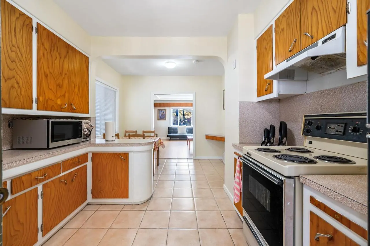 Cozy & Stylish 2Br Suite In East Vancouver Holiday home