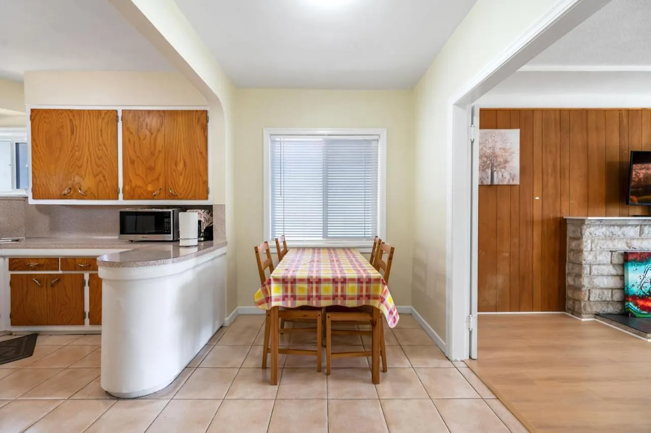 Cozy & Stylish 2Br Suite In East Vancouver Canada
